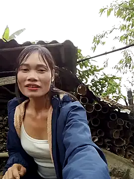 Snapshot of doggy-00 chatting on February 3, 2026, 7:02 am doggy-00 online show from February 3, 2026, 7:02 am