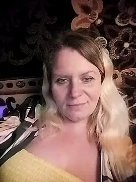 Lana-murr online show from October 31, 2025, 7:21 pm