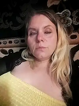 Lana-murr online show from December 4, 2025, 8:02 am