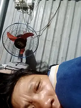 bella-la online show from November 28, 2025, 9:48 pm