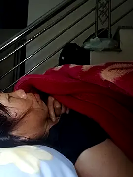 bella-la online show from December 18, 2025, 10:35 pm