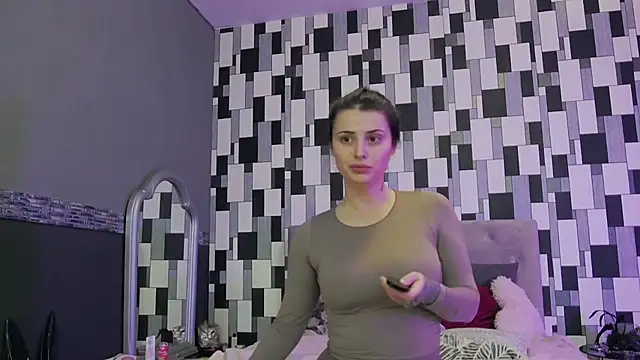 venusinylons online show from November 12, 2025, 10:19 am