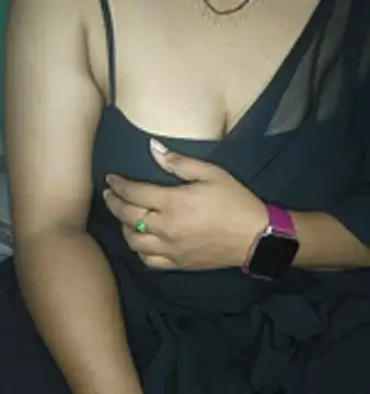 shreyareddy99 online show from November 22, 2025, 4:28 pm