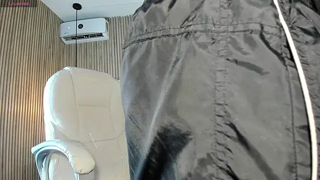 VenuzSofia online show from November 29, 2025, 10:43 pm