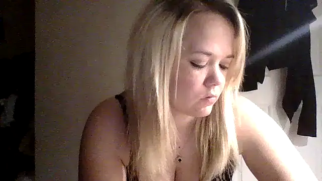 SilverSeductress online show from May 26, 2026, 8:34 am