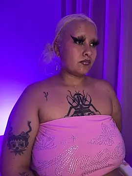 Snapshot of pinkbaddie777 chatting on February 20, 2026, 8:05 am pinkbaddie777 online show from February 20, 2026, 8:05 am