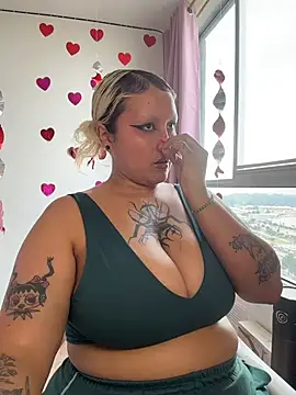 Snapshot of pinkbaddie777 chatting on February 8, 2026, 10:07 pm pinkbaddie777 online show from February 8, 2026, 10:07 pm