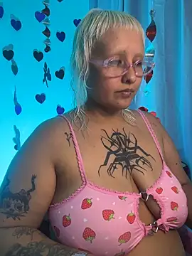 Snapshot of pinkbaddie777 chatting on February 17, 2026, 5:27 am pinkbaddie777 online show from February 17, 2026, 5:27 am