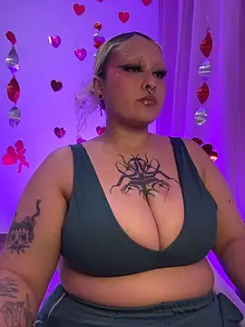 Snapshot of pinkbaddie777 chatting on February 8, 2026, 2:42 am pinkbaddie777 online show from February 8, 2026, 2:42 am