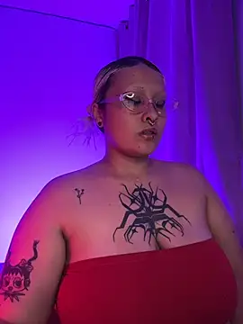 Snapshot of pinkbaddie777 chatting on February 3, 2026, 2:32 am pinkbaddie777 online show from February 3, 2026, 2:32 am