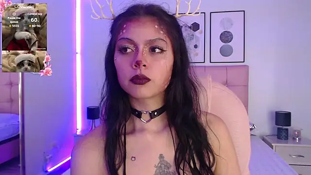 KikiVelvet online show from December 16, 2025, 10:36 pm