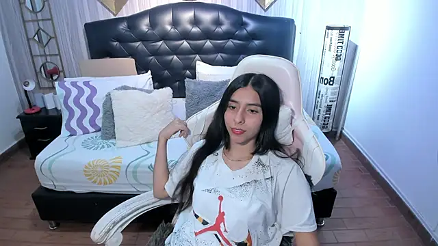 Snapshot of shirley_sweet_ chatting on November 8, 2025, 9:18 pm shirley sweet online show from November 8, 2025, 9:18 pm