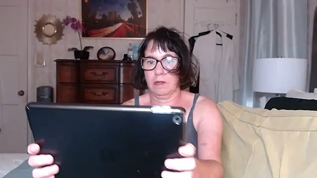 BigbustedBrenda online show from November 4, 2025, 9:07 pm