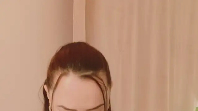 SiennaRosse online show from April 9, 2026, 8:37 pm