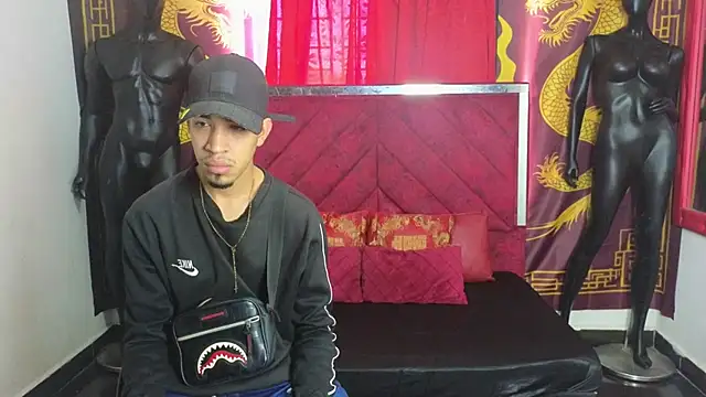 Latin Duo13 online show from November 26, 2025, 7:36 pm