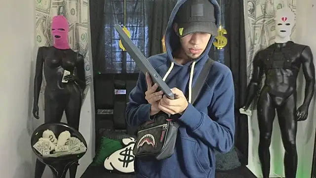 Latin Duo13 online show from November 28, 2025, 7:25 pm