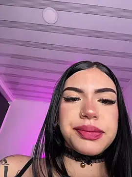 VioletEvanzz online show from November 23, 2025, 1:10 pm