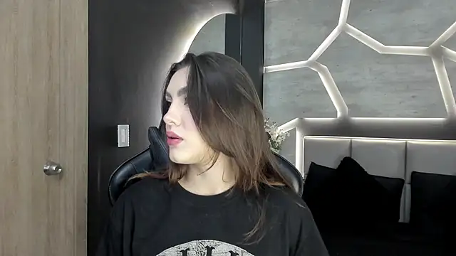 DakotaRussell  online show from January 7, 2026, 7:19 pm