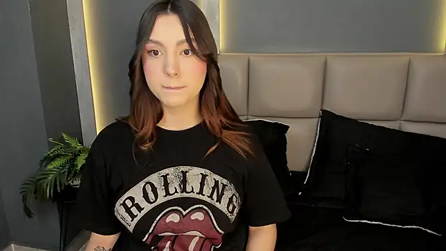 DakotaRussell  online show from December 14, 2025, 12:33 pm