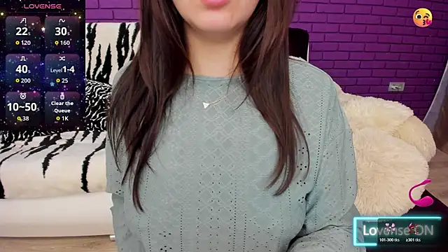 Snapshot of GlowMimi chatting on December 4, 2025, 10:53 pm GlowMimi online show from December 4, 2025, 10:53 pm