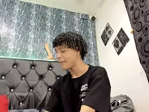 matewhottx18 online show from November 3, 2025, 3:04 pm