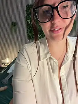 MysteryGirl   online show from May 21, 2026, 7:28 am