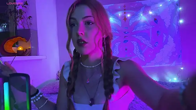 WavesMia online show from November 4, 2025, 4:44 pm