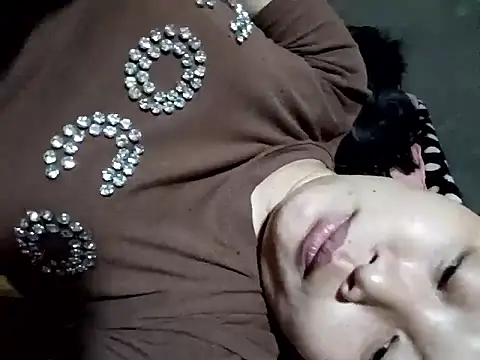 yoyo-mi online show from April 7, 2026, 9:49 pm