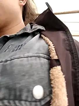 yoyo-mi online show from April 18, 2026, 4:59 am