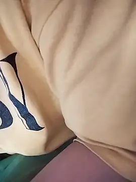 -Hazel-123 online show from December 17, 2025, 2:49 am