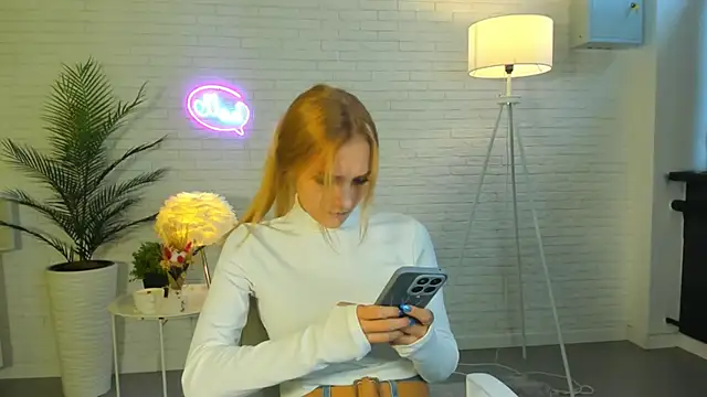 BeckieCrunkleton online show from November 1, 2025, 8:08 am