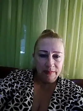 Esenia505 online show from November 3, 2025, 6:07 am