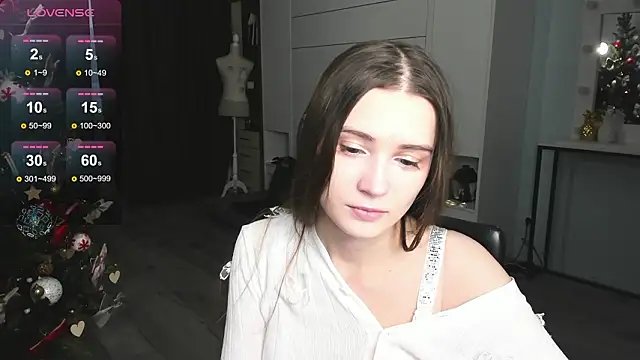 Hana Flo  online show from January 13, 2026, 2:43 pm