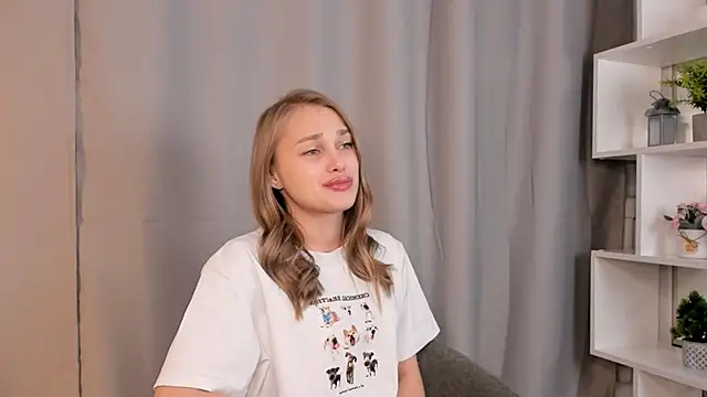 Snapshot of SlyviaCrapo chatting on October 30, 2025, 9:18 am SlyviaCrapo online show from October 30, 2025, 9:18 am