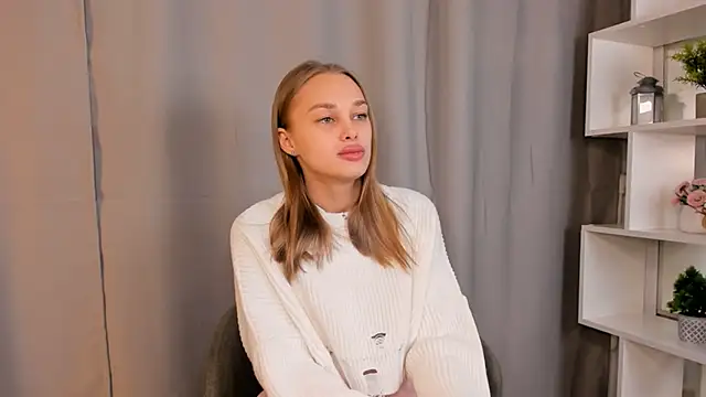 Snapshot of SlyviaCrapo chatting on October 29, 2025, 1:32 pm SlyviaCrapo online show from October 29, 2025, 1:32 pm