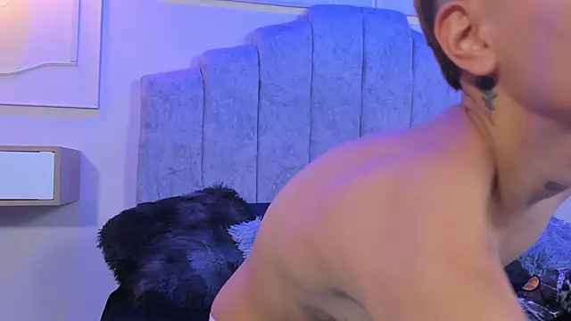 youlittle bonny online show from October 29, 2025, 12:37 pm