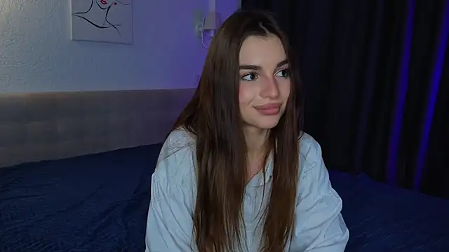 LauraHansil online show from May 19, 2026, 1:56 am