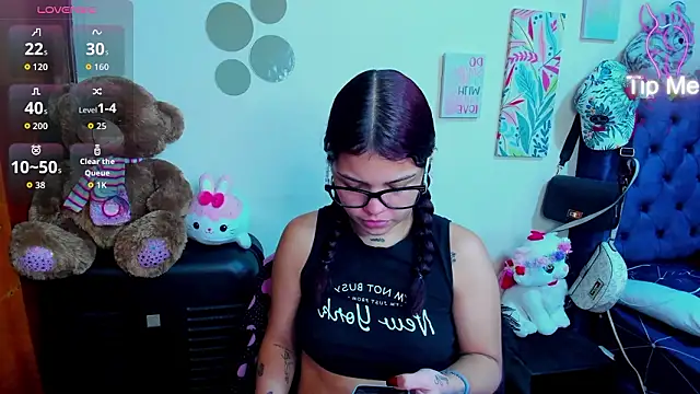 Emma boo online show from February 2, 2026, 3:33 pm