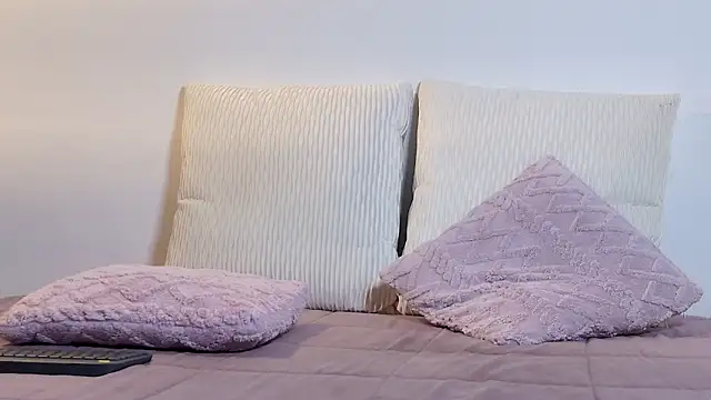 Snapshot of Naomidelavega1 chatting on February 6, 2026, 1:23 am Naomidelavega1 online show from February 6, 2026, 1:23 am