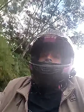 Snapshot of yuhenthr chatting on October 30, 2025, 10:06 pm yuhenthr online show from October 30, 2025, 10:06 pm