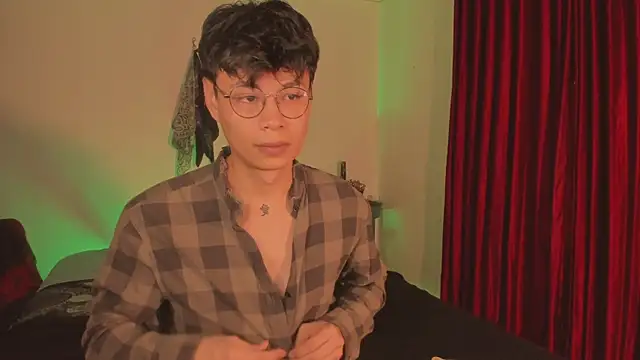 estmonnn online show from December 17, 2025, 12:04 am