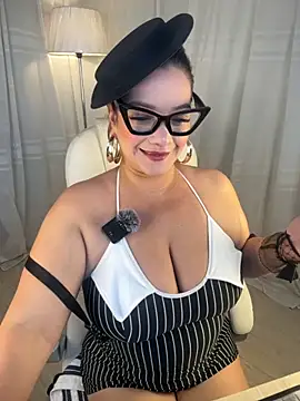 Snapshot of best_secret chatting on November 26, 2025, 7:36 pm best secret online show from November 26, 2025, 7:36 pm