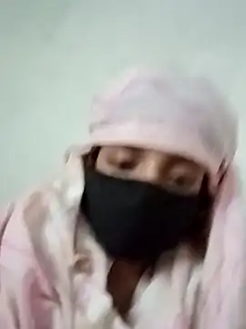 Quenn-Jiya752 online show from November 4, 2025, 9:57 am