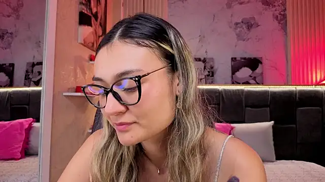 Im-Lola online show from January 10, 2026, 8:37 pm