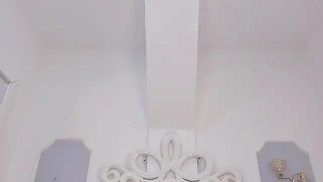 roxana scott1 online show from April 23, 2026, 3:24 am