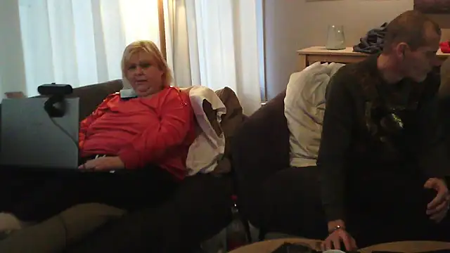 Snapshot of Sylviastar46 chatting on November 27, 2025, 8:37 am Sylviastar46 online show from November 27, 2025, 8:37 am