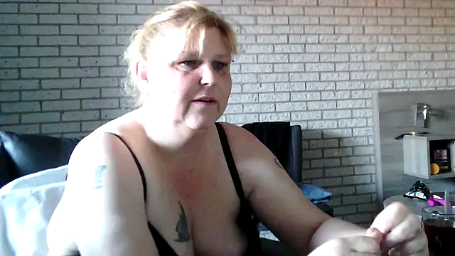 Sylviastar46 online show from April 9, 2026, 8:42 am