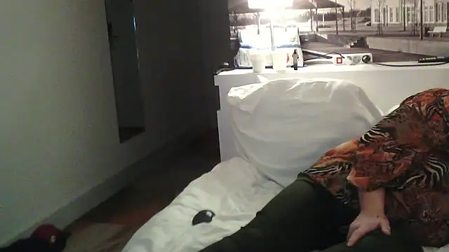 Sylviastar46 online show from December 17, 2025, 5:51 pm