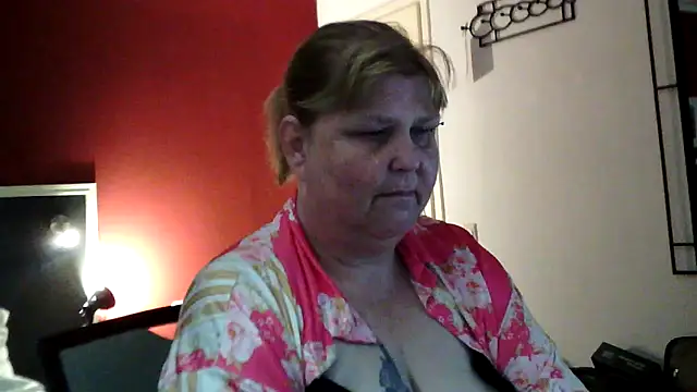 Snapshot of Sylviastar46 chatting on May 19, 2026, 8:16 pm Sylviastar46 online show from May 19, 2026, 8:16 pm
