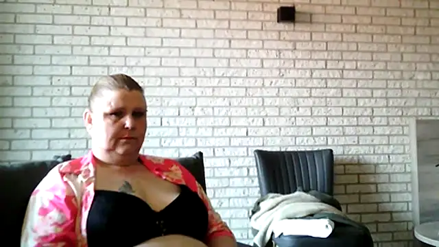 Sylviastar46 online show from April 5, 2026, 9:16 am